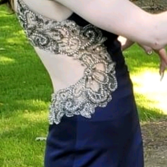 Gown - Picture 1 of 5